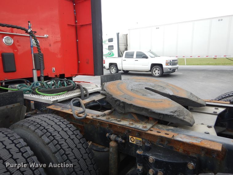 image for item DH5111 2015 Peterbilt 579  semi truck