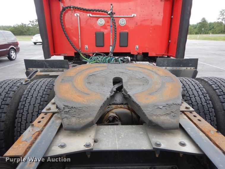 image for item DH5111 2015 Peterbilt 579  semi truck