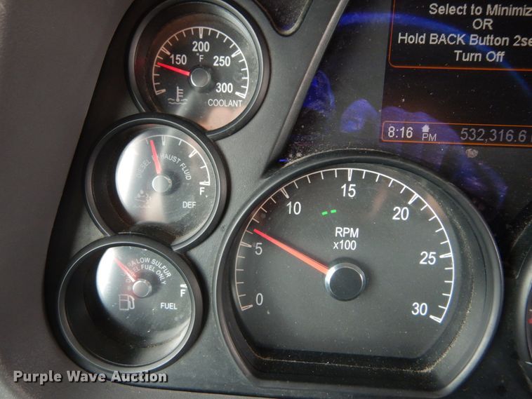 image for item DH5111 2015 Peterbilt 579  semi truck