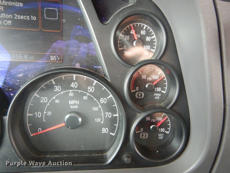 image for item DH5111 2015 Peterbilt 579  semi truck