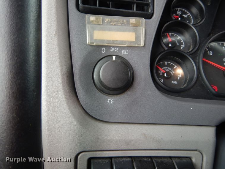 image for item DH5111 2015 Peterbilt 579  semi truck