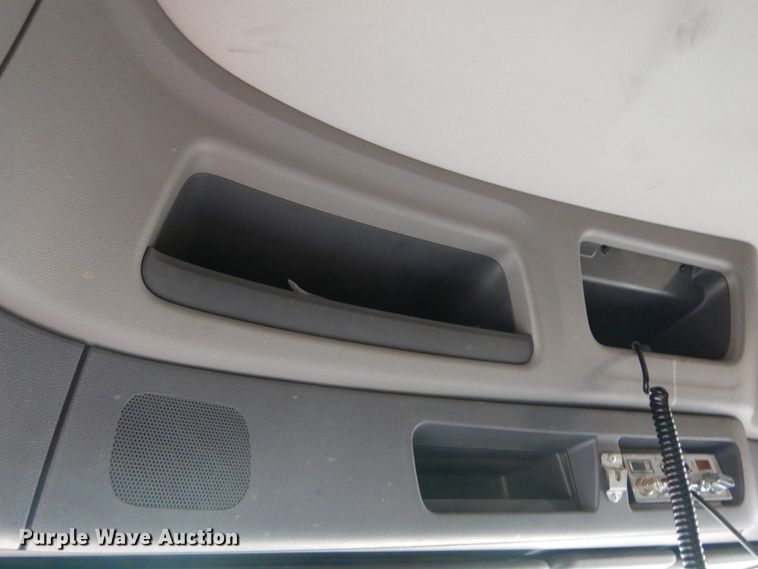 image for item DH5111 2015 Peterbilt 579  semi truck