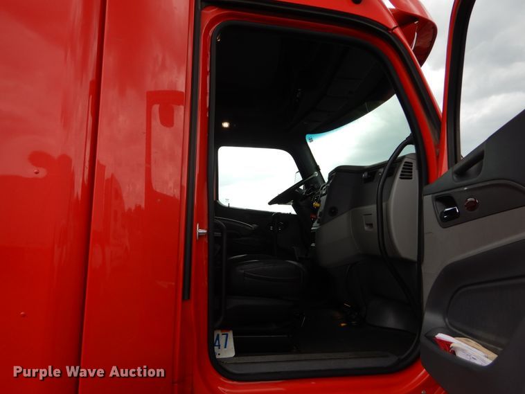 image for item DH5111 2015 Peterbilt 579  semi truck