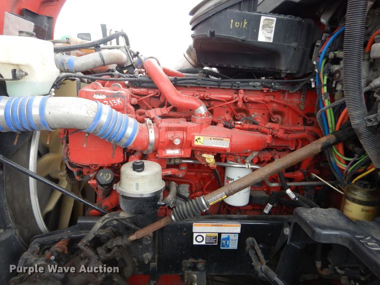 image for item DH5111 2015 Peterbilt 579  semi truck