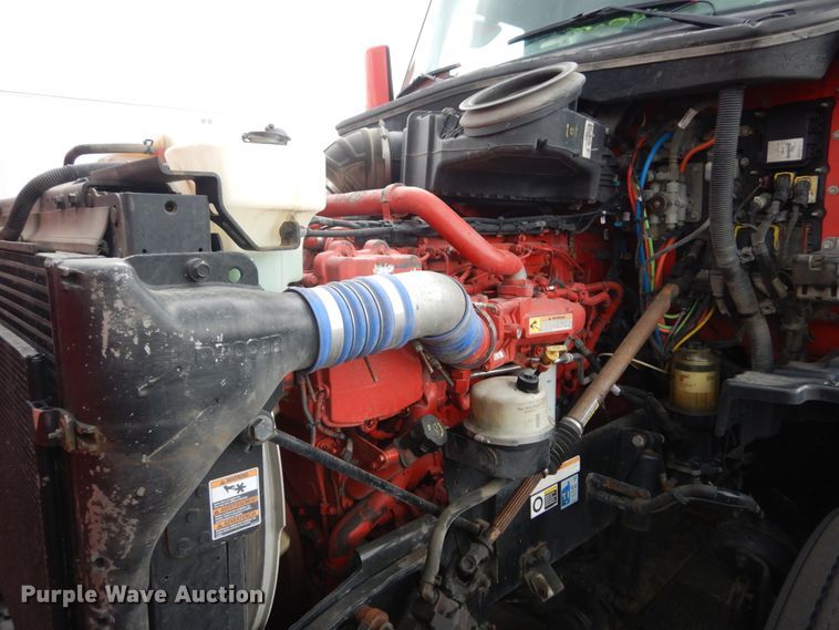 image for item DH5111 2015 Peterbilt 579  semi truck