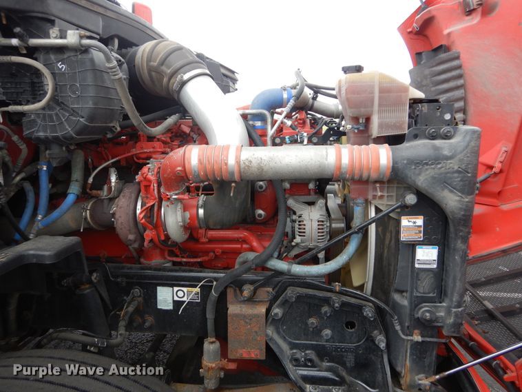 image for item DH5111 2015 Peterbilt 579  semi truck