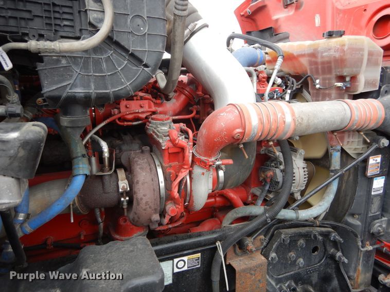 image for item DH5111 2015 Peterbilt 579  semi truck