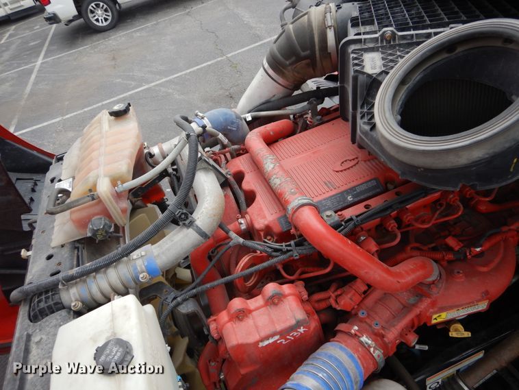 image for item DH5111 2015 Peterbilt 579  semi truck