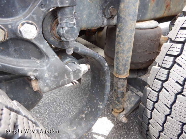 image for item DH5111 2015 Peterbilt 579  semi truck