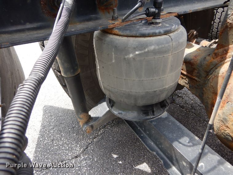 image for item DH5111 2015 Peterbilt 579  semi truck