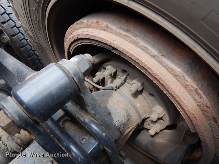 image for item DH5111 2015 Peterbilt 579  semi truck