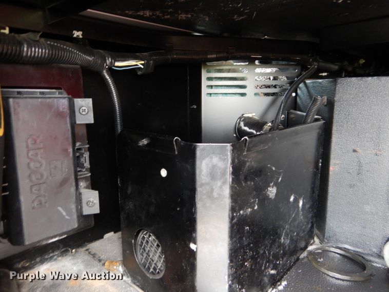 image for item DH5111 2015 Peterbilt 579  semi truck