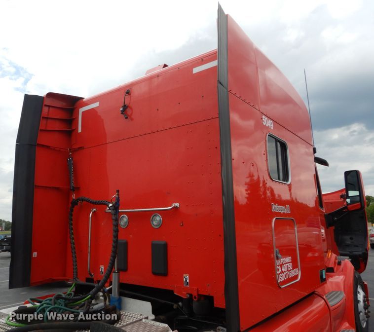 image for item DH5111 2015 Peterbilt 579  semi truck