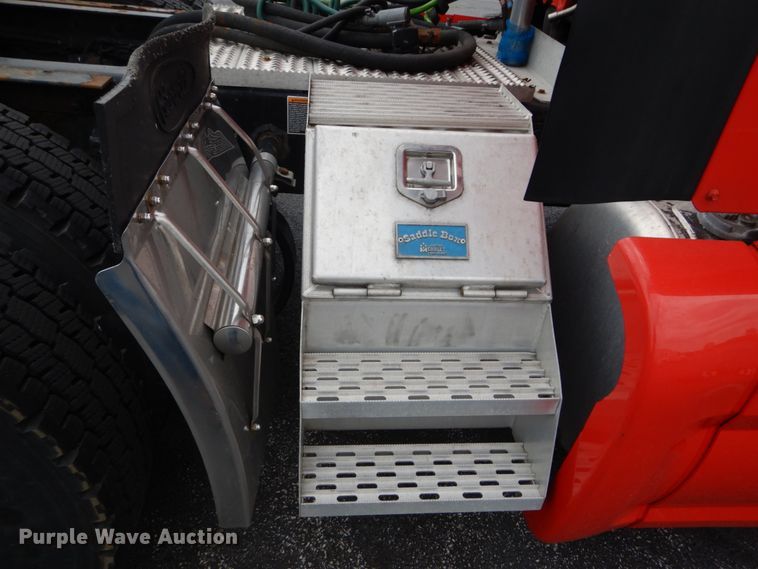 image for item DH5111 2015 Peterbilt 579  semi truck