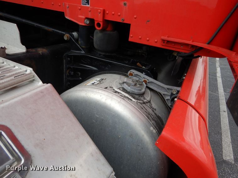 image for item DH5111 2015 Peterbilt 579  semi truck