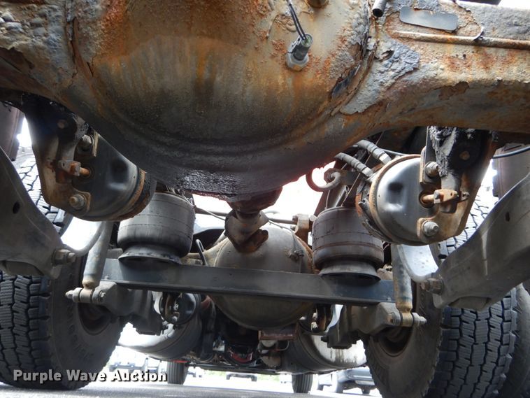 image for item DH5111 2015 Peterbilt 579  semi truck