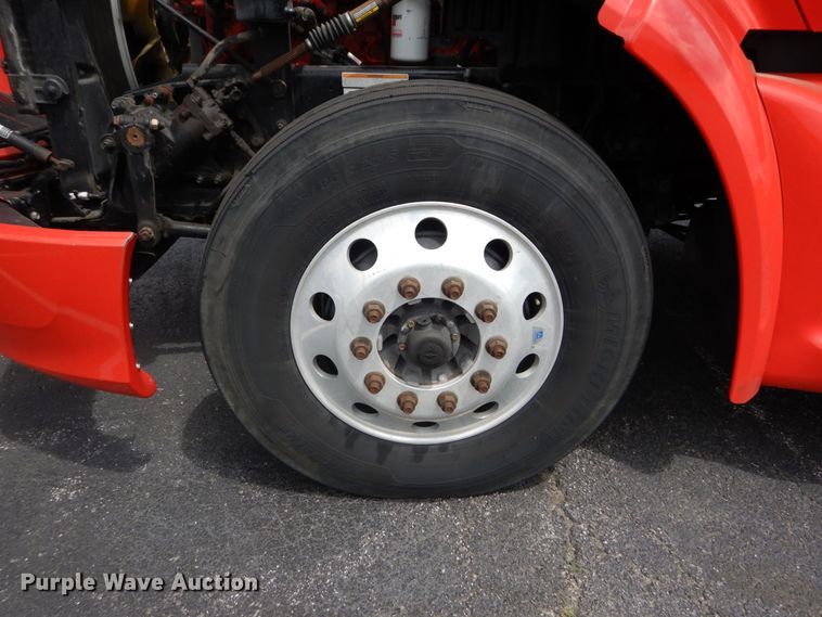 image for item DH5111 2015 Peterbilt 579  semi truck