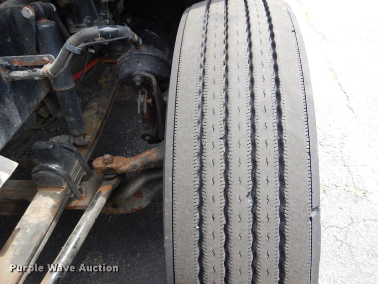 image for item DH5111 2015 Peterbilt 579  semi truck