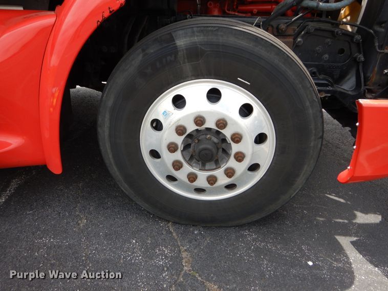 image for item DH5111 2015 Peterbilt 579  semi truck