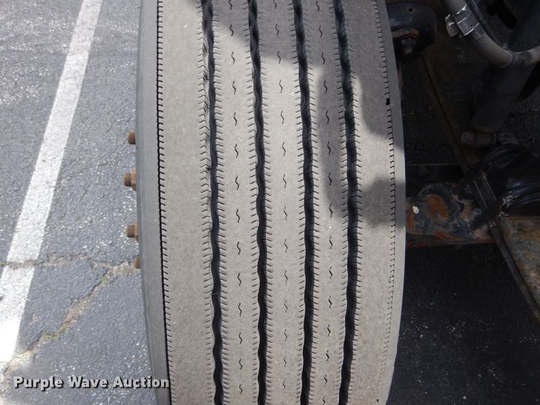 image for item DH5111 2015 Peterbilt 579  semi truck