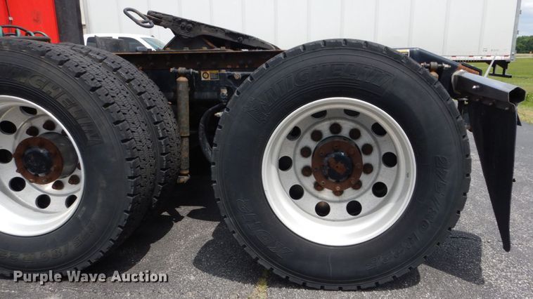 image for item DH5111 2015 Peterbilt 579  semi truck