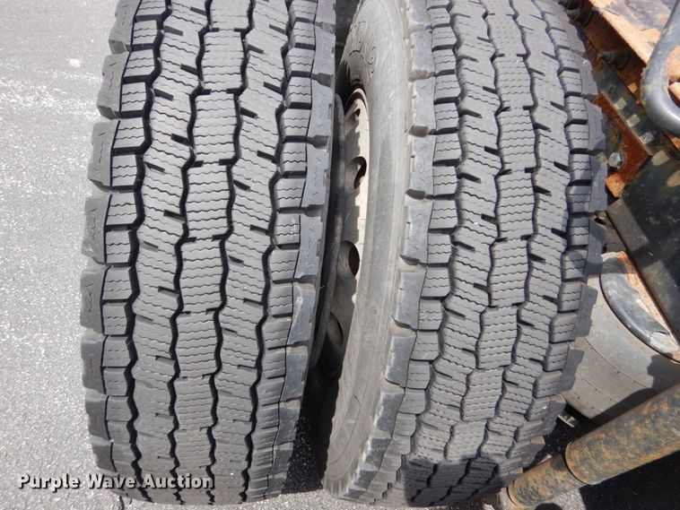 image for item DH5111 2015 Peterbilt 579  semi truck