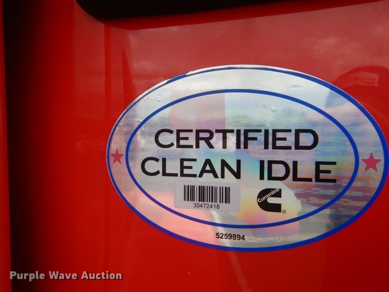 image for item DH5111 2015 Peterbilt 579  semi truck