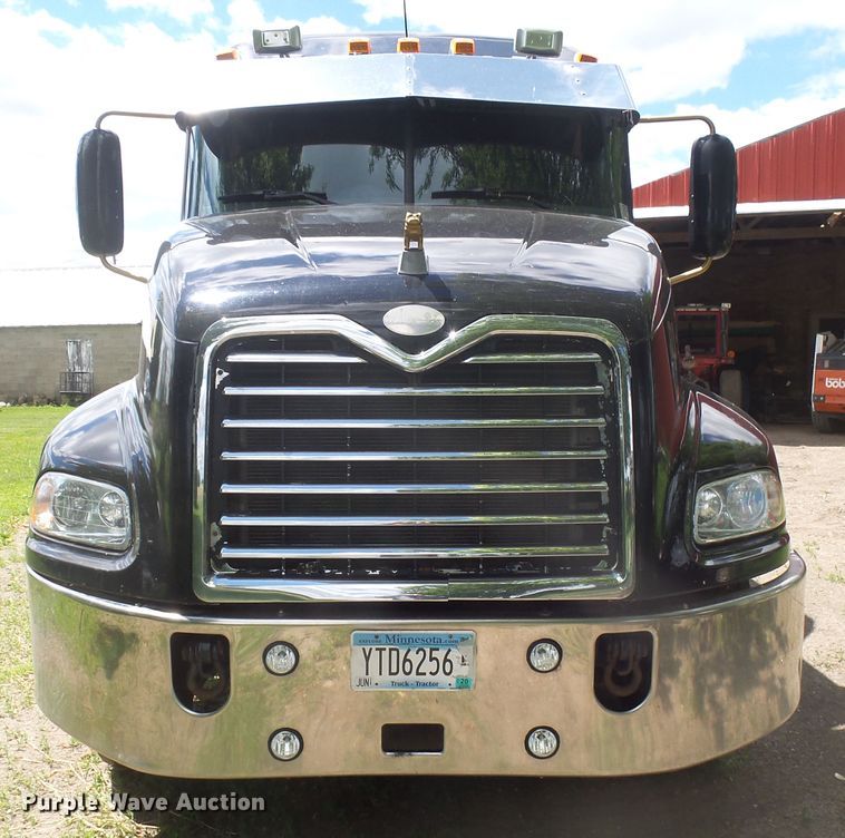 image for item DX9218 2005 Mack CXN613 semi truck