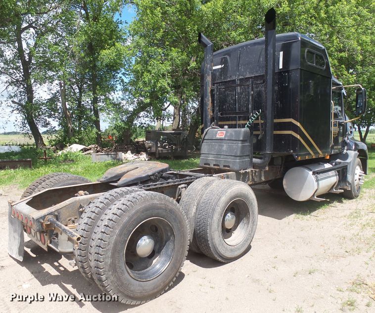 image for item DX9218 2005 Mack CXN613 semi truck