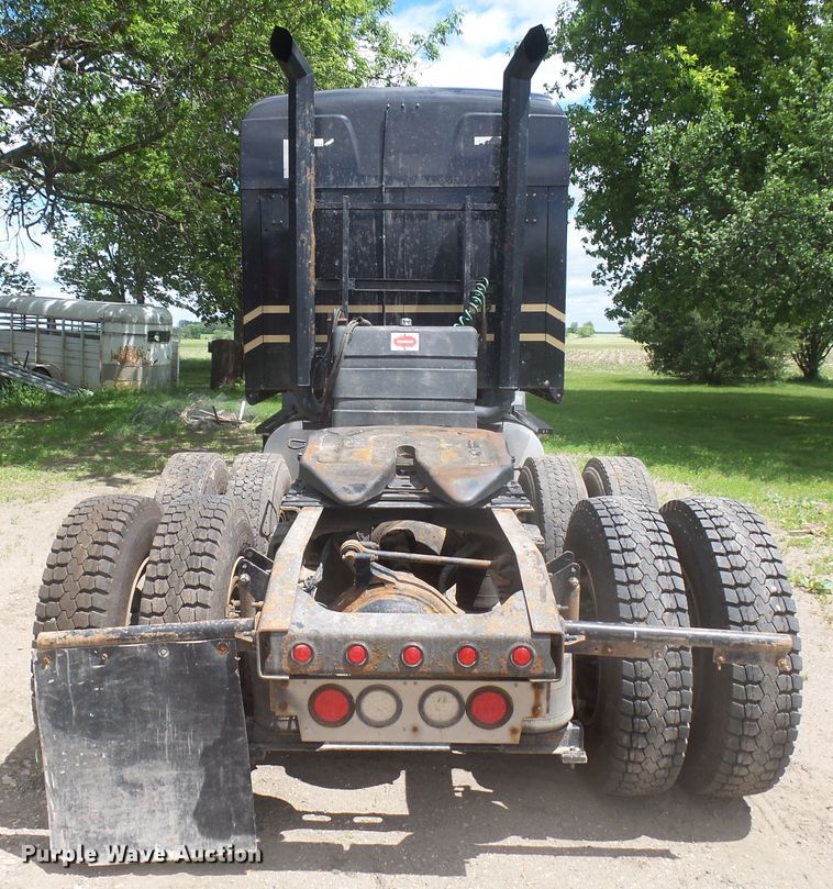 image for item DX9218 2005 Mack CXN613 semi truck