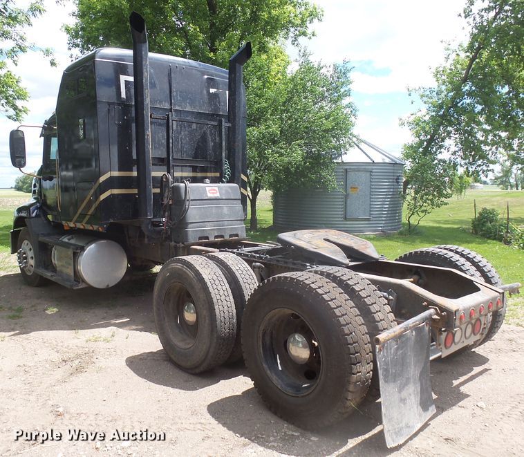 image for item DX9218 2005 Mack CXN613 semi truck