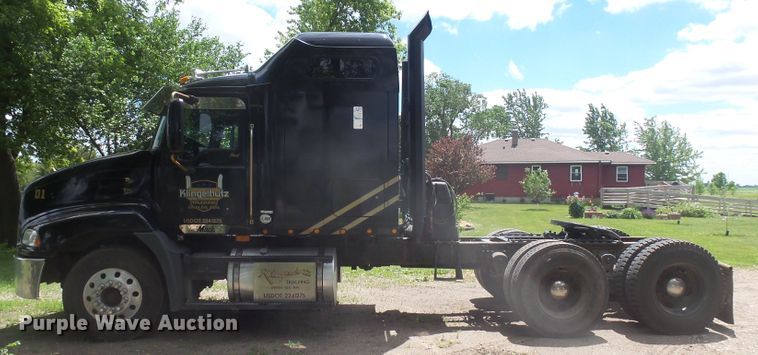 image for item DX9218 2005 Mack CXN613 semi truck