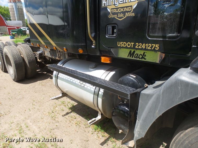 image for item DX9218 2005 Mack CXN613 semi truck