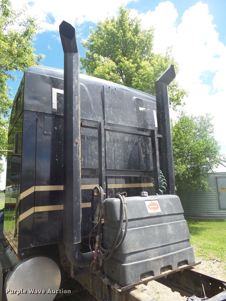 image for item DX9218 2005 Mack CXN613 semi truck