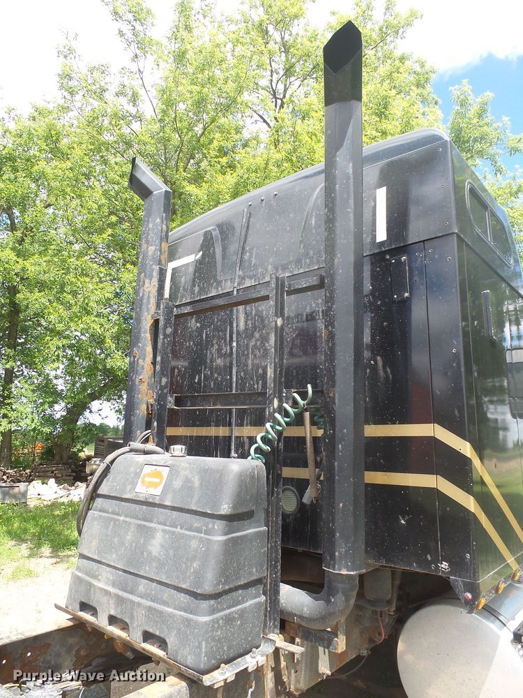 image for item DX9218 2005 Mack CXN613 semi truck