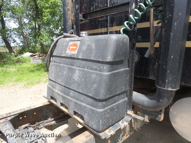 image for item DX9218 2005 Mack CXN613 semi truck