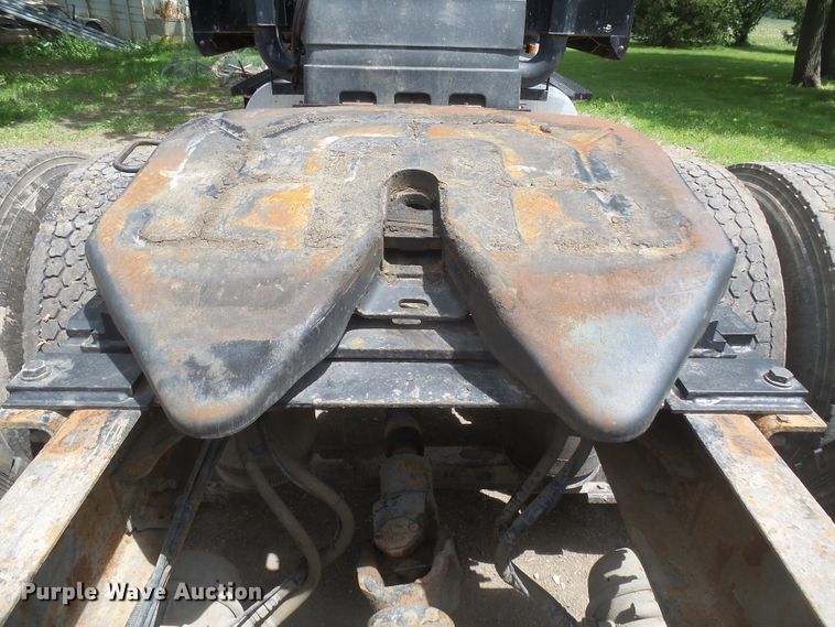 image for item DX9218 2005 Mack CXN613 semi truck