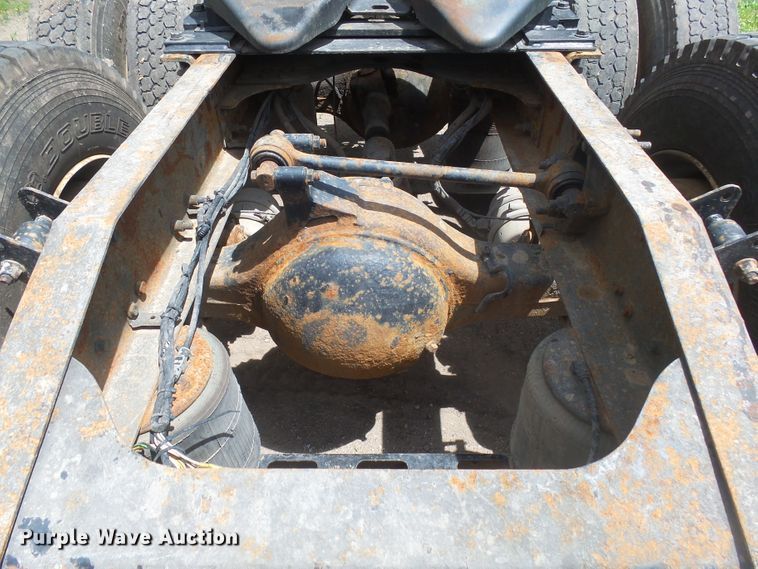 image for item DX9218 2005 Mack CXN613 semi truck