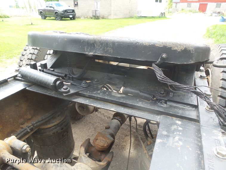 image for item DX9218 2005 Mack CXN613 semi truck