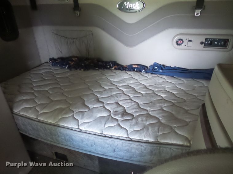 image for item DX9218 2005 Mack CXN613 semi truck