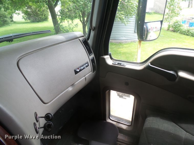 image for item DX9218 2005 Mack CXN613 semi truck