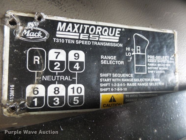 image for item DX9218 2005 Mack CXN613 semi truck