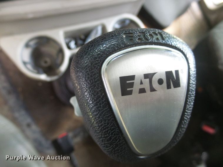 image for item DX9218 2005 Mack CXN613 semi truck