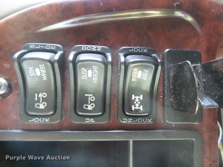 image for item DX9218 2005 Mack CXN613 semi truck