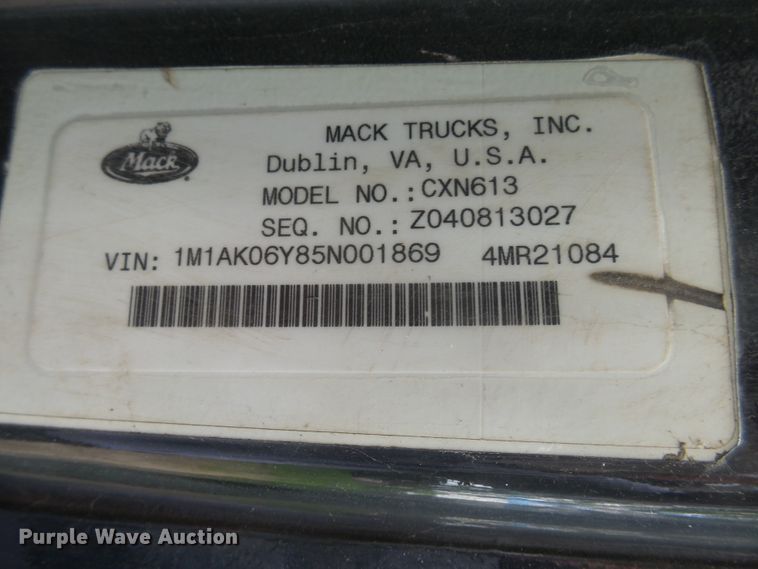 image for item DX9218 2005 Mack CXN613 semi truck