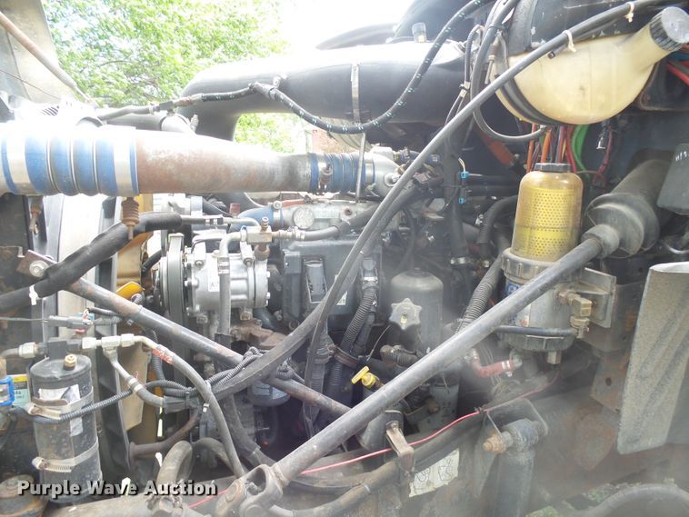 image for item DX9218 2005 Mack CXN613 semi truck