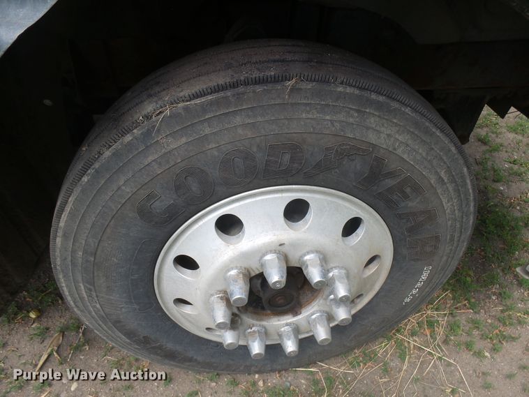 image for item DX9218 2005 Mack CXN613 semi truck