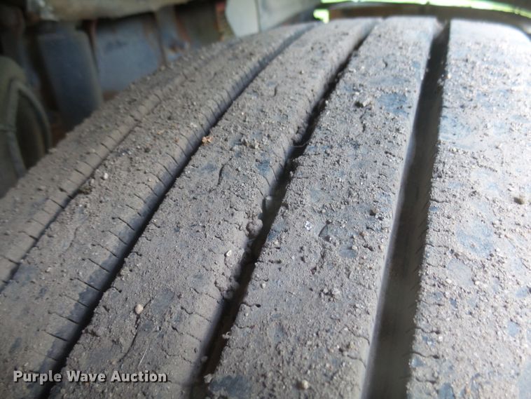 image for item DX9218 2005 Mack CXN613 semi truck