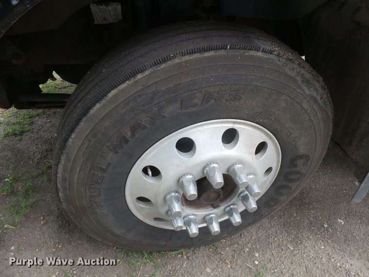 image for item DX9218 2005 Mack CXN613 semi truck