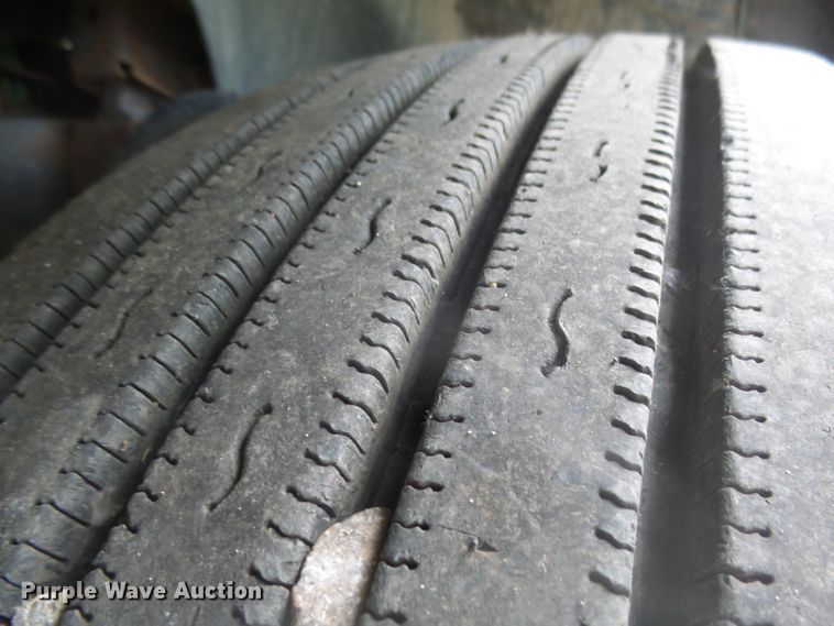 image for item DX9218 2005 Mack CXN613 semi truck